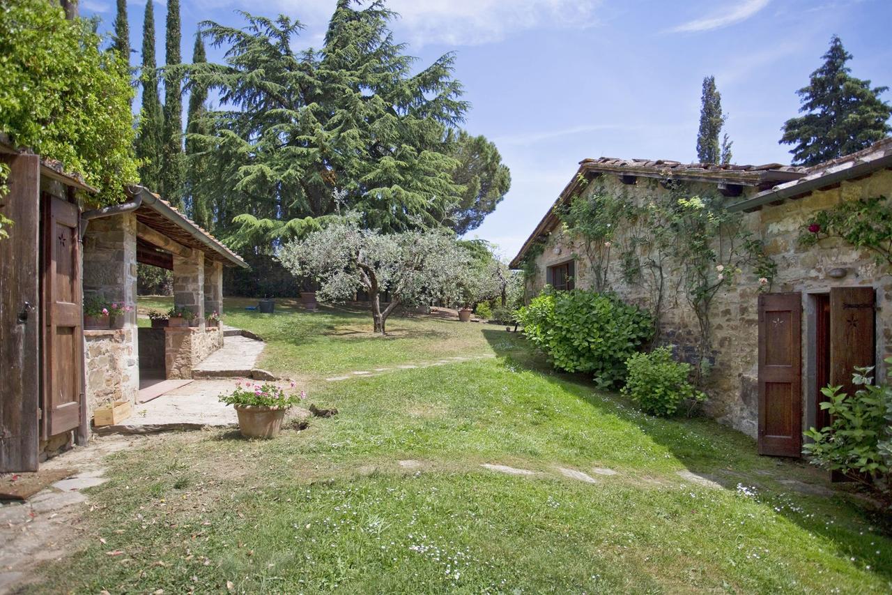 Pozza Di Volpaia By Salogi Villas Radda in Chianti Exterior photo